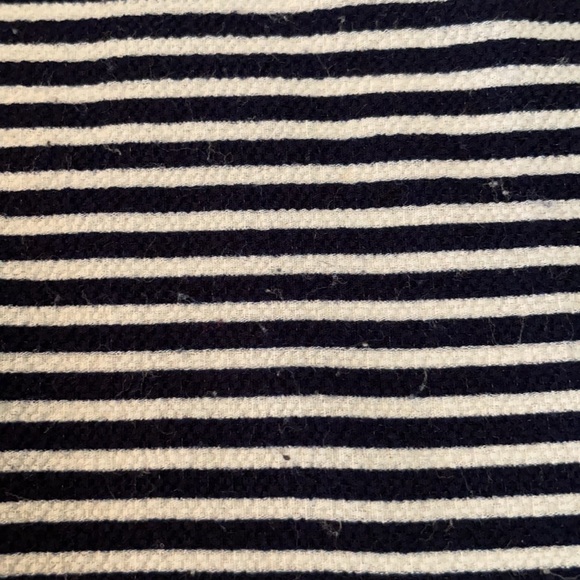 Monteau Sleeveless Blouse with Center Pleat and Keyhole in Back - Size XL - Picture 10 of 10